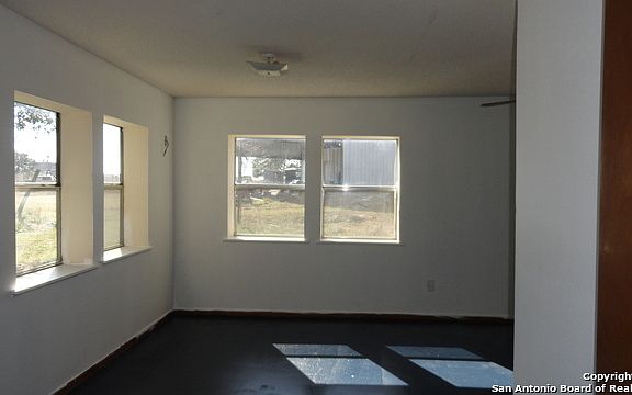 4th image of 150 Fisher Ln