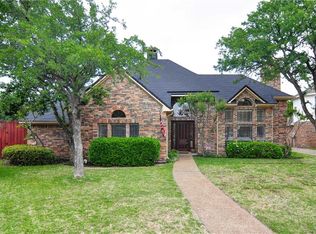 9812 Canyon Crest Cir, Irving, TX 75063