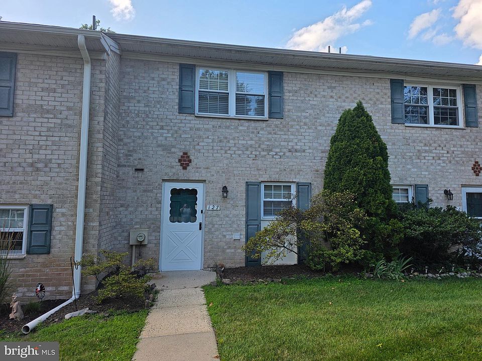 1st image of 127 Hampstead Dr #127