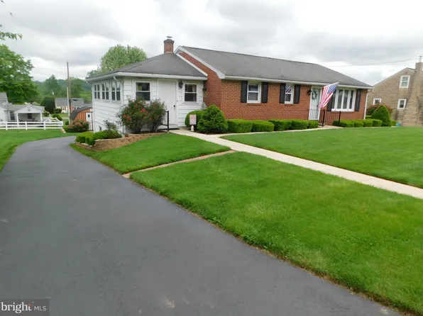 133 Henry Ave, Boyertown, PA 19512