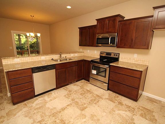 3rd image of 1911 SE 113th Ct