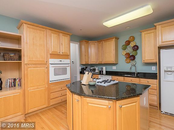 3rd image of 1563 Hallwood Ct