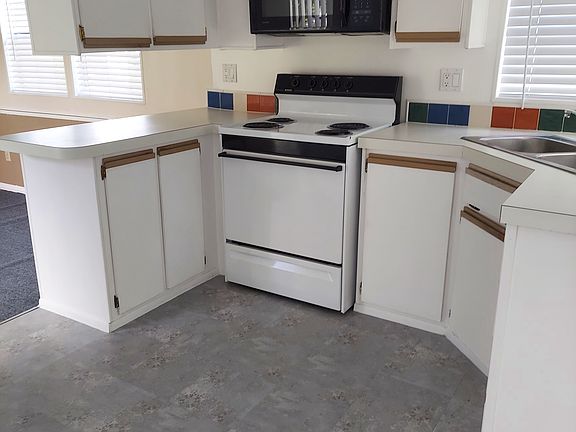 5th image of 5318 Edgewater Dr #E4