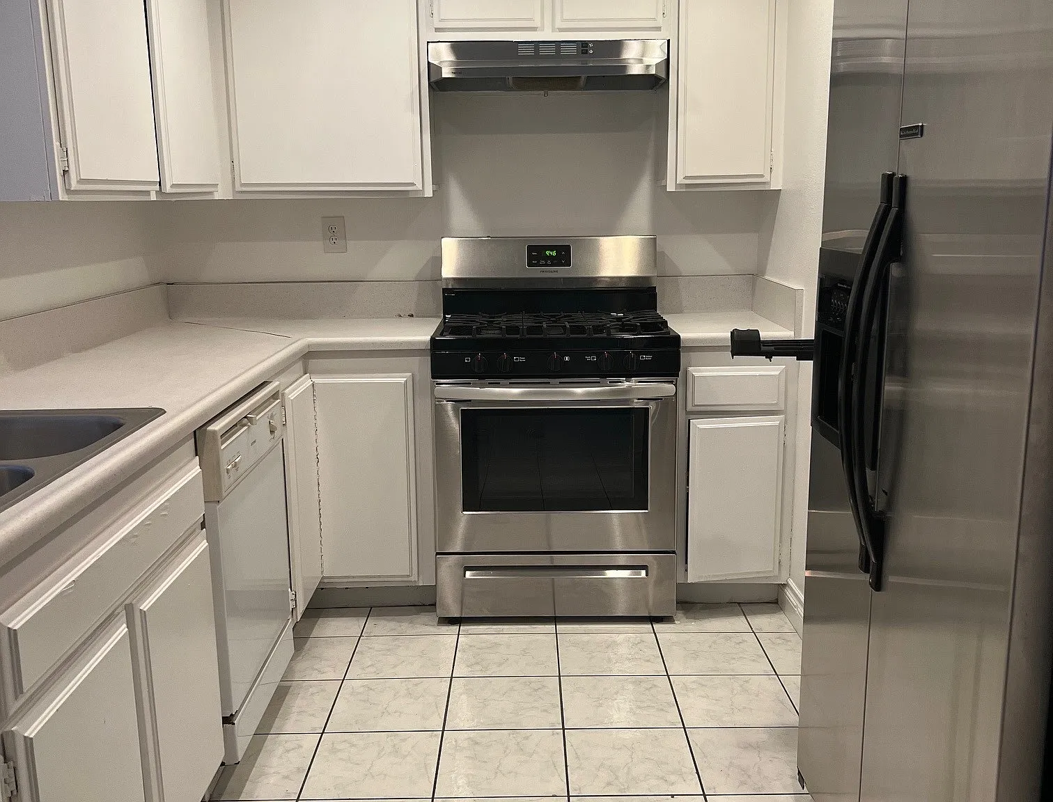 2 bed, 1056 sqft, $3,300 — Photo 3