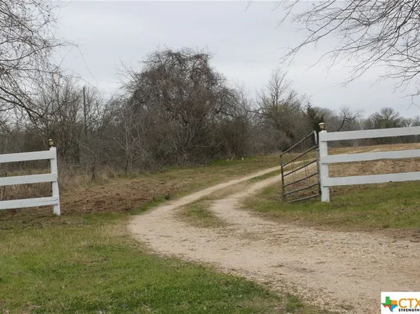 101 Martinez Ln, Dale, TX 78616