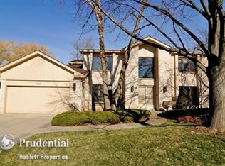 3442 Vantage Ln, Glenview, IL 60026