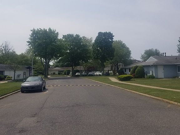 5th image of 255 Storm Dr