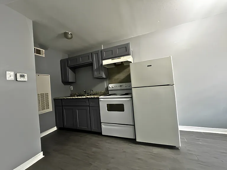 312 N Chestnut St #205 — Photo 11