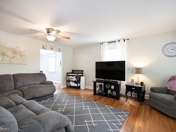 5th image of 1702 Beech St