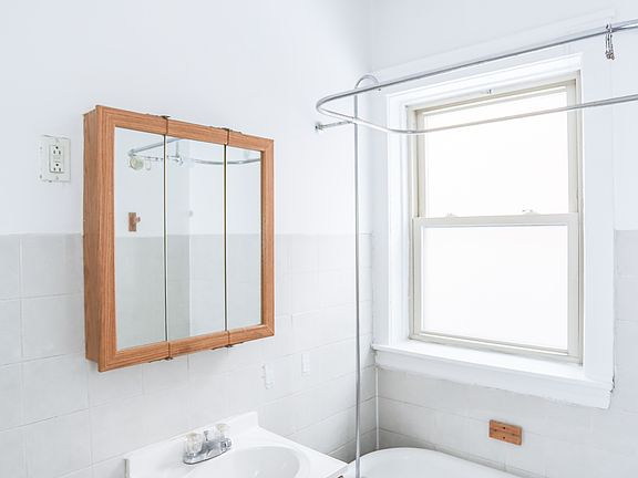 2nd image of 4441 N Damen Ave APT B3
