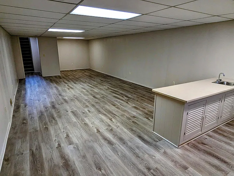 4676 Fairmont Dr — Photo 30