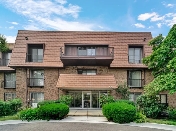 4000 Dundee Rd APT 302, Northbrook, IL 60062