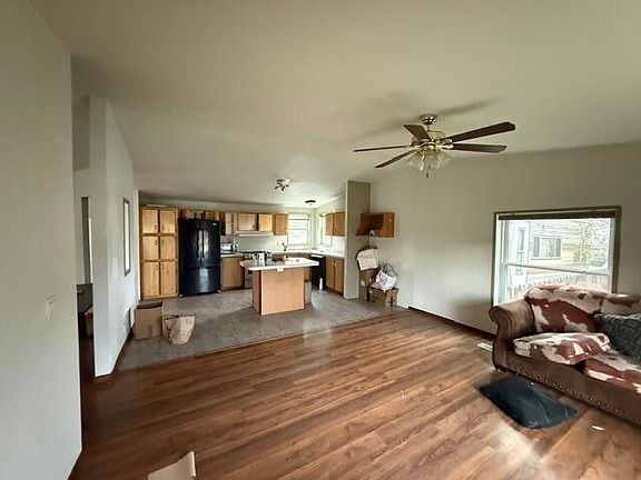 3rd image of 399 SE Idlewood St