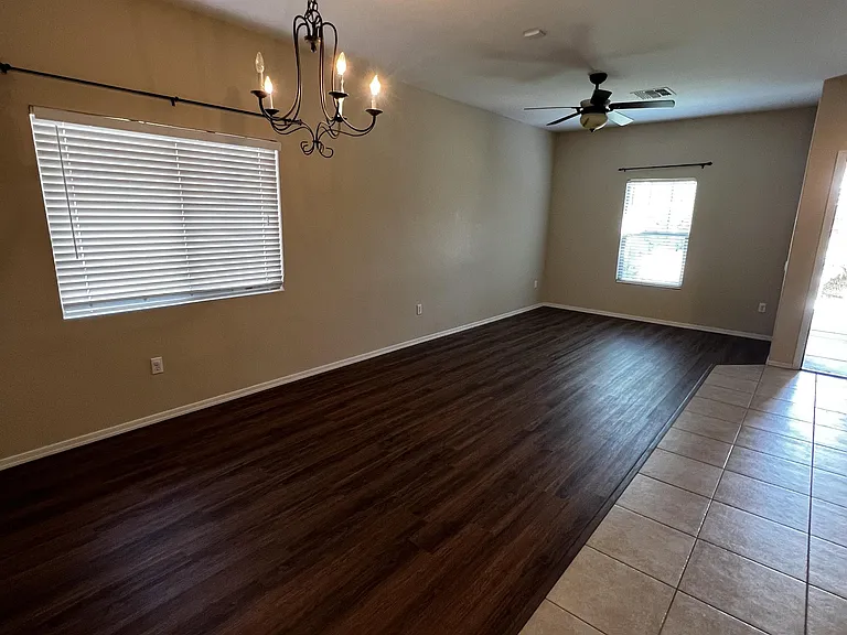 768 W Calle Valenciana — Photo 7