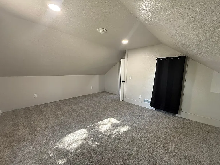 1824 Avenue F — Photo 9