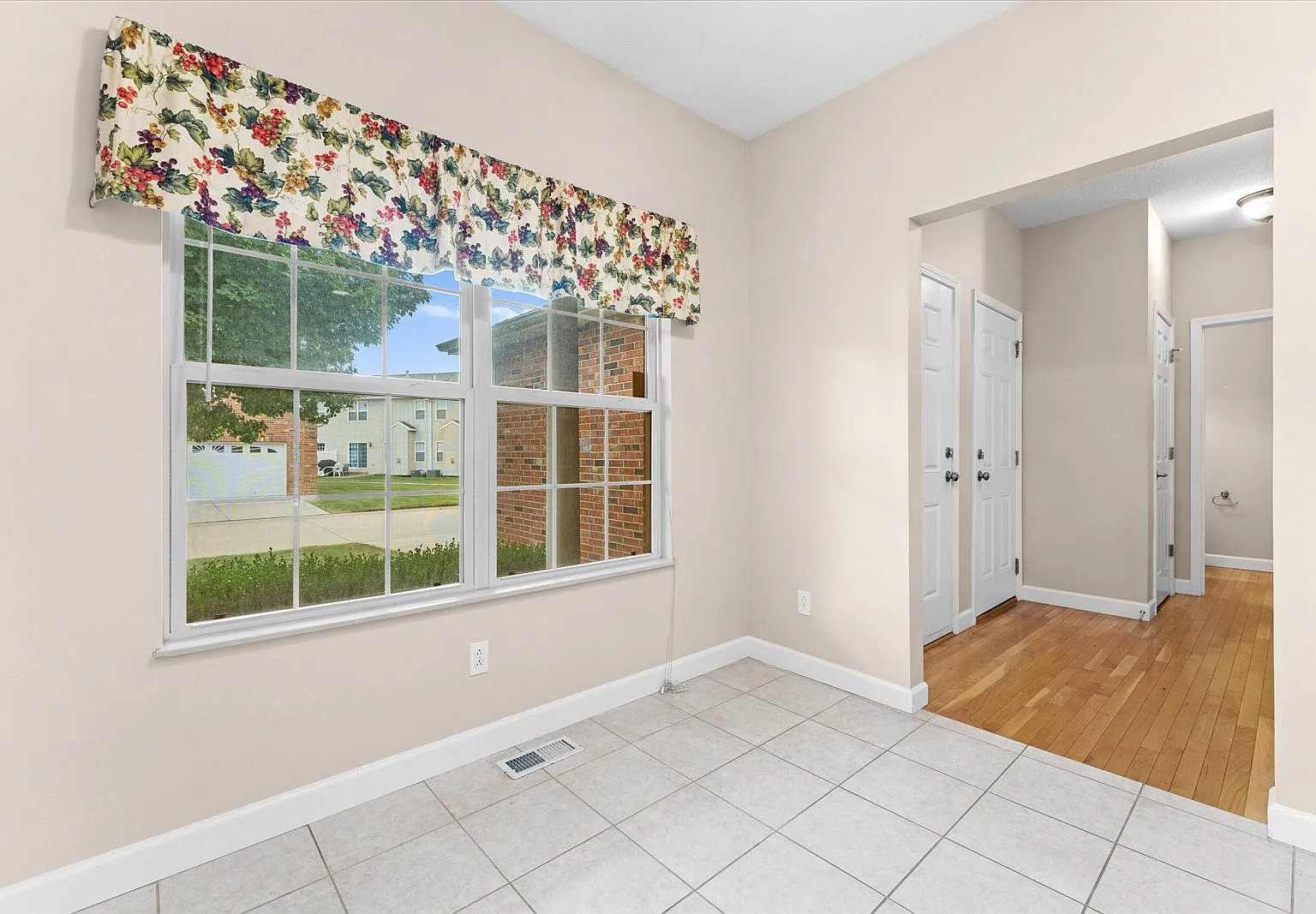 3 bed, 3.5 bath, 2334 sqft, $2,150 — Photo 3