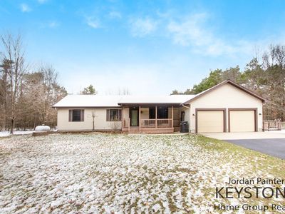 725 Hazel St, Howard City, MI, 49329