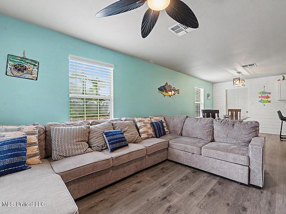 4th image of 203 McDonald Dr
