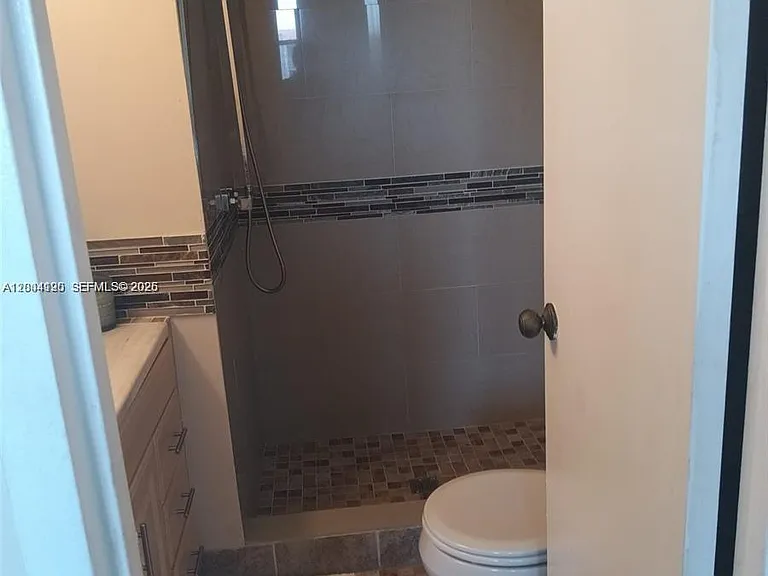 2821 Somerset Dr #312 — Photo 6