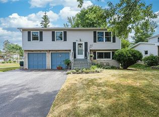 33 Avacado Ln, Rochester, NY 14606