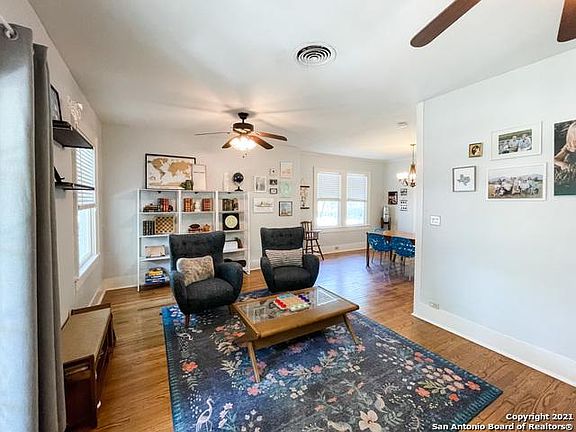 4th image of 725 W Summit Ave