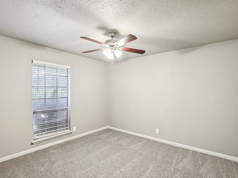 Whisperwind Apartments — Photo 9