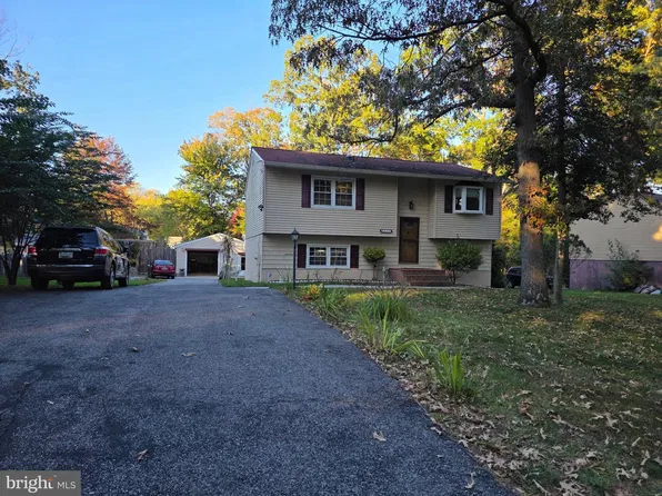 650 Cedar Dr, Pasadena, MD 21122