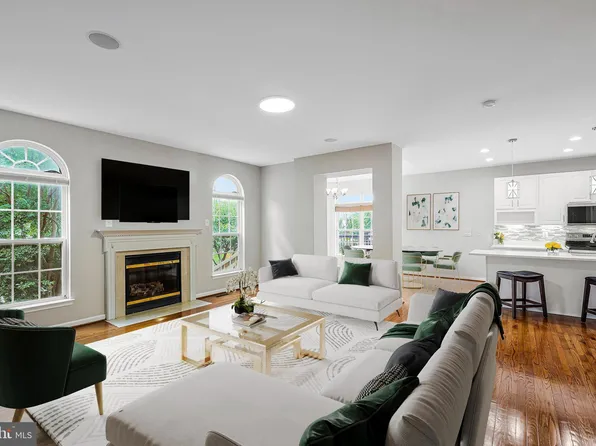 8954 Hanson Grove Ct, Manassas, VA 20109