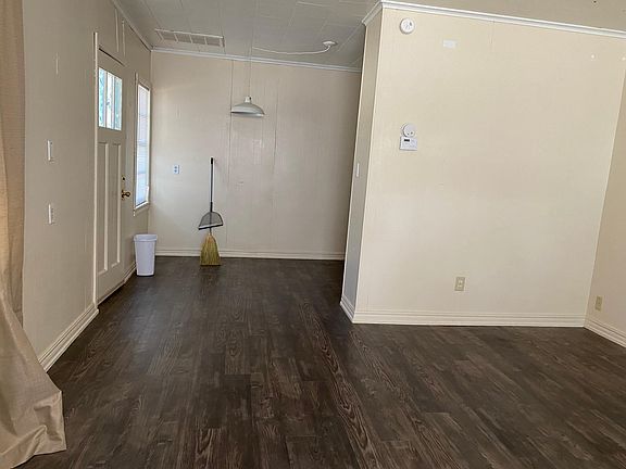 4th image of 802 N Jefferson St