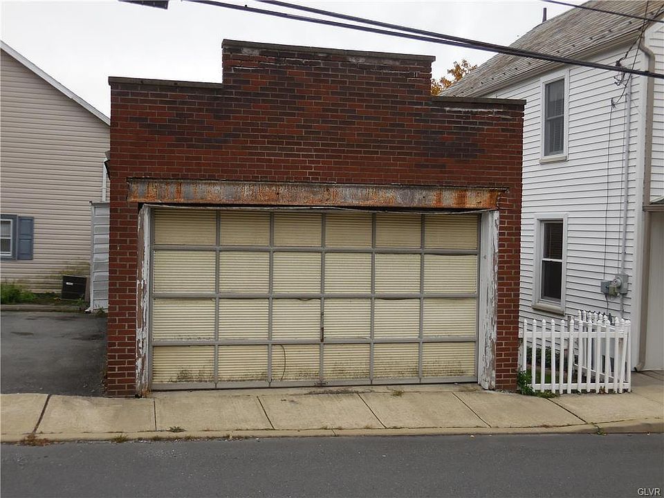 2nd image of 105 W Main St