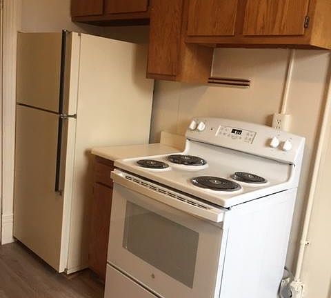 Kitchen area with new stove and new flooring!
