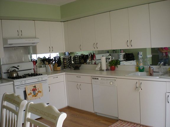 4th image of 161 Crossfield Ave