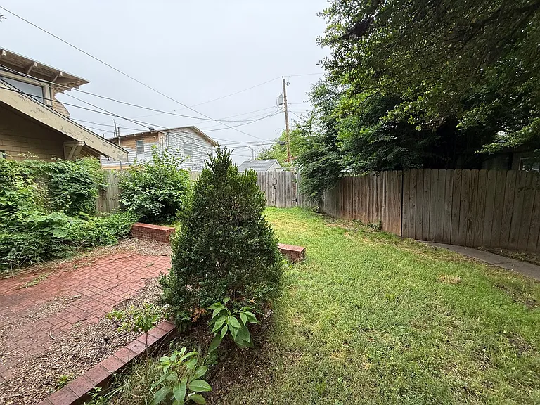 1414 S Carson Ave — Photo 10