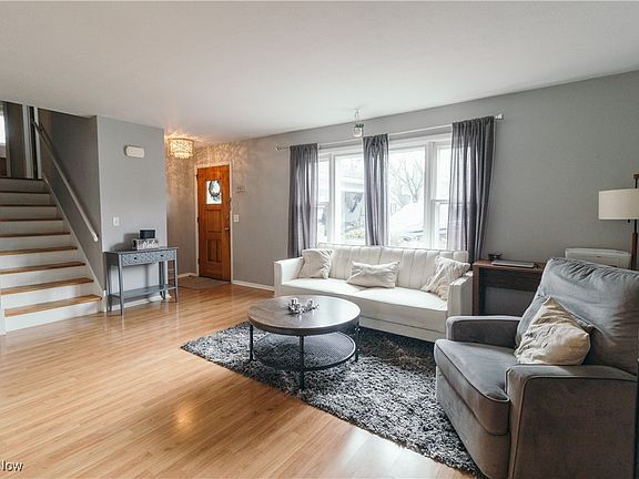 2nd image of 160 Pinewood Dr