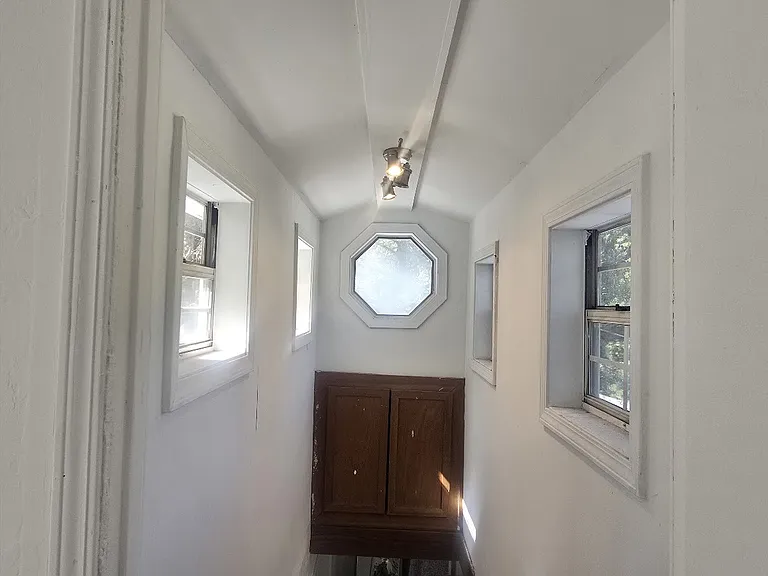 629 W Watson St — Photo 42