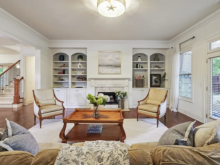 715 Saybeck Way — Photo 3