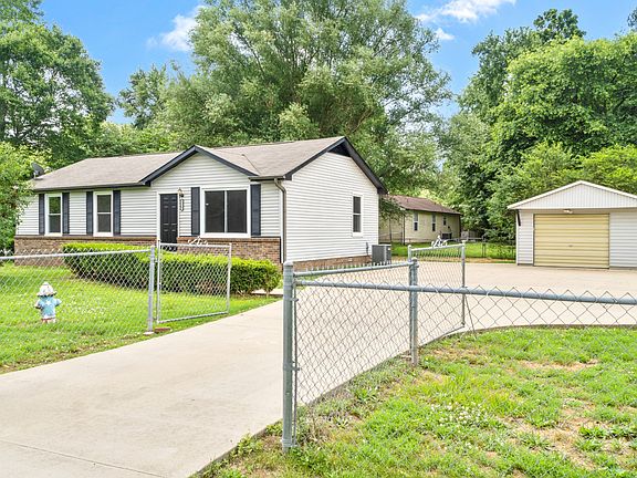 3rd image of 359 Woodale Dr