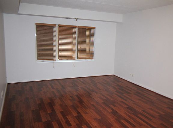 4th image of 3303 S Grove Ave #201