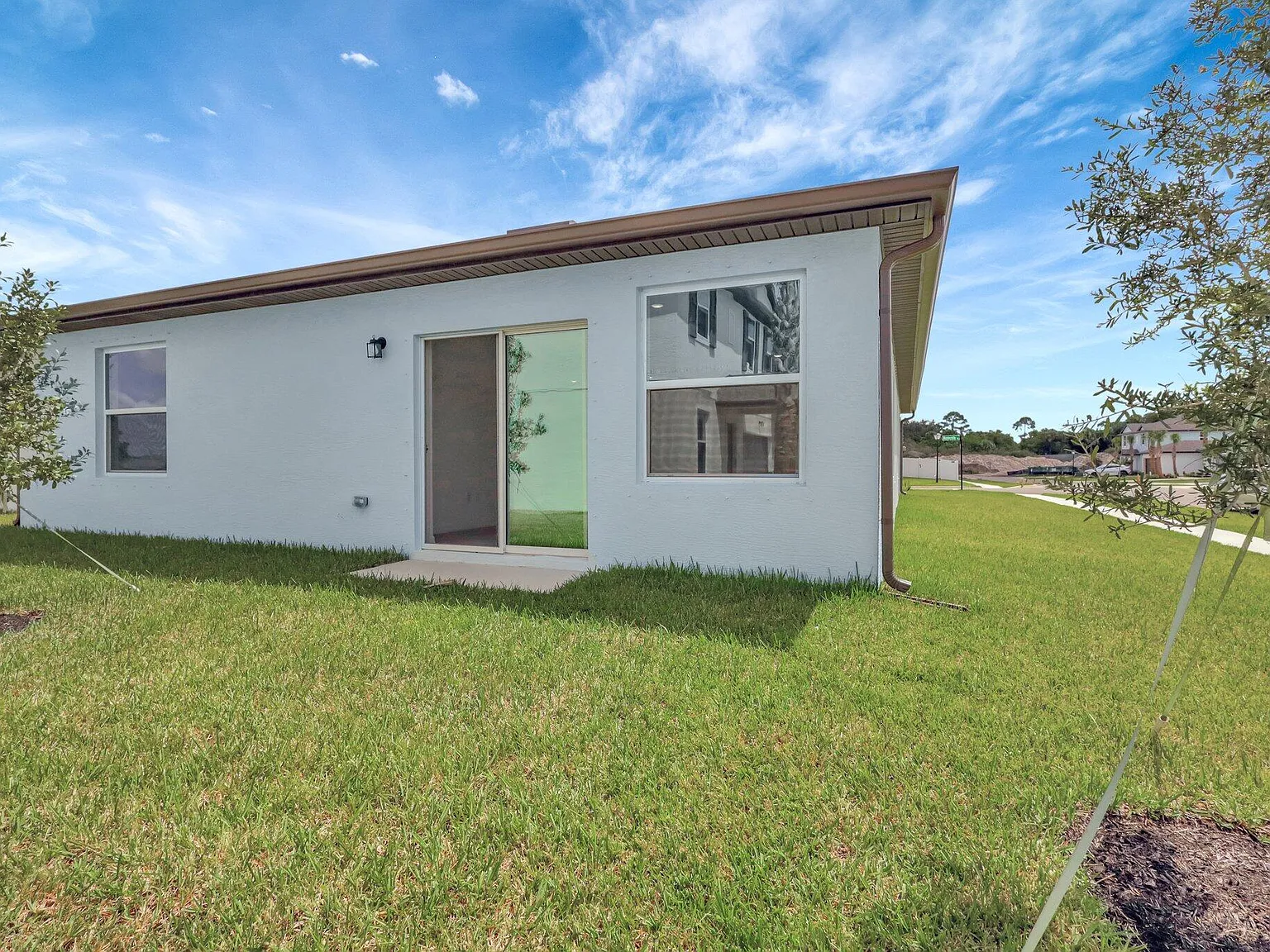 4 bed, 3.0 bath, 1917 sqft, $2,700 — Photo 3