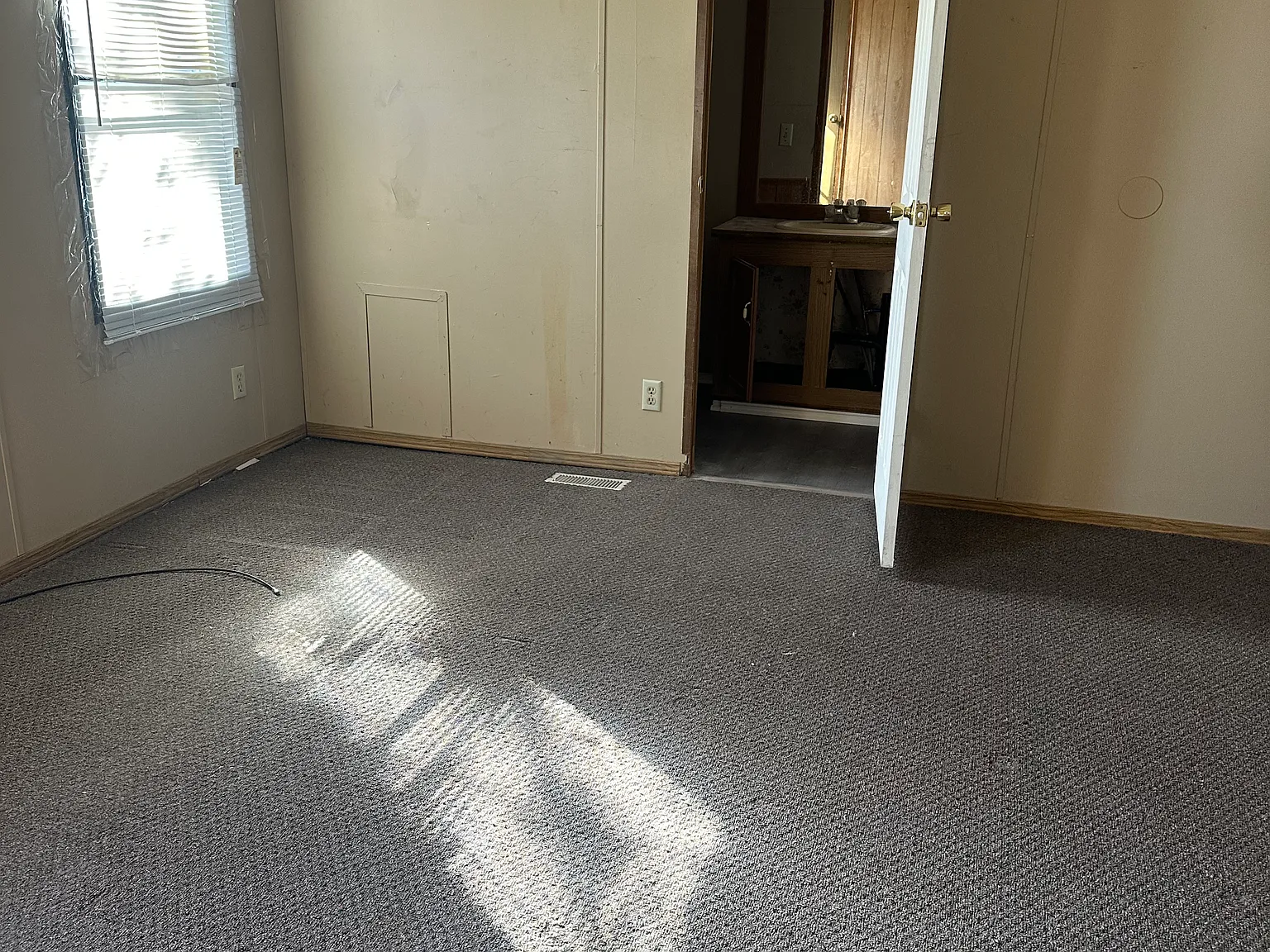 3 bed, 1100 sqft, $650 — Photo 4