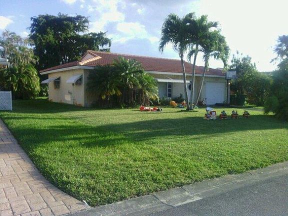 4th image of 8018 NW 101st Ave