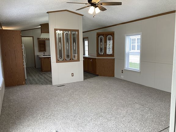 3rd image of 887 S Oak Brook Pl