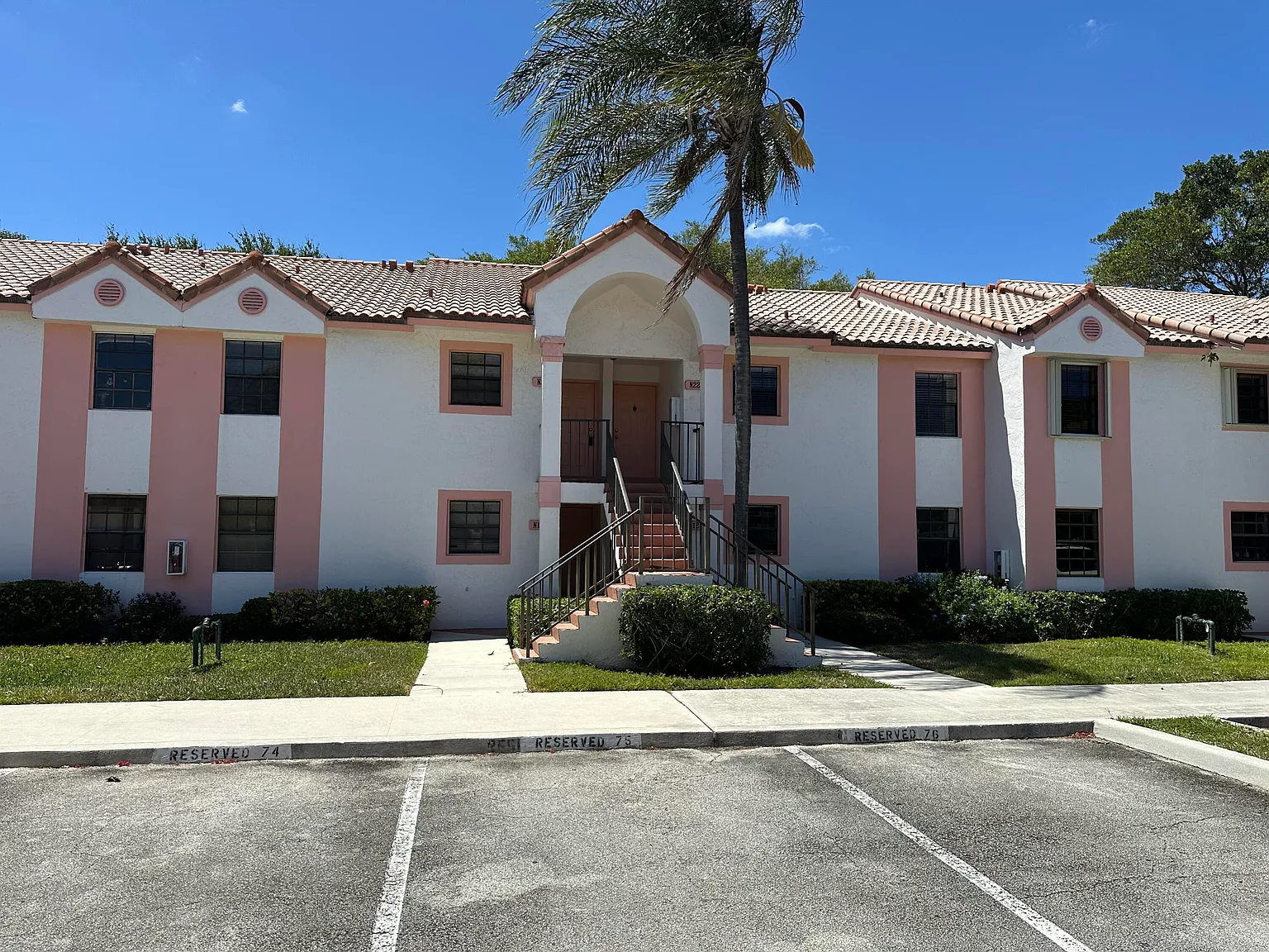 2 bed, 2.0 bath, 935 sqft, $2,700 — Photo 2