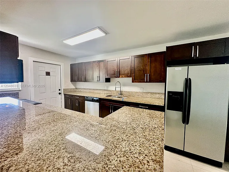 1540 SW 5th Pl #4 — Photo 12