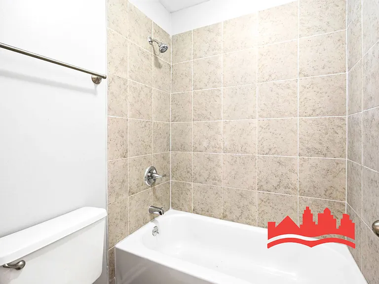 6945 Ginwood Cv — Photo 10