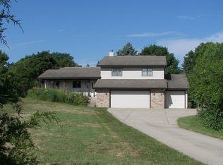 471 Caernarvon Rd, Wales, WI 53183
