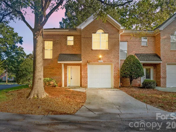 4766 Hunter Crest Ln, Charlotte, NC 28209