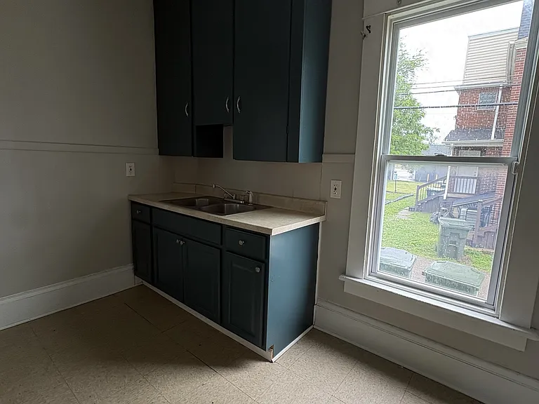 203 Maryland Ave SW — Photo 4