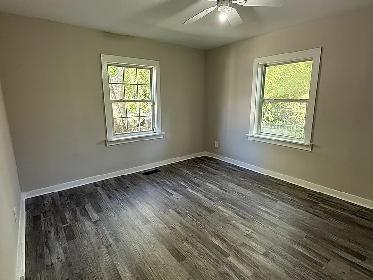 923 Woodward Rd — Photo 7