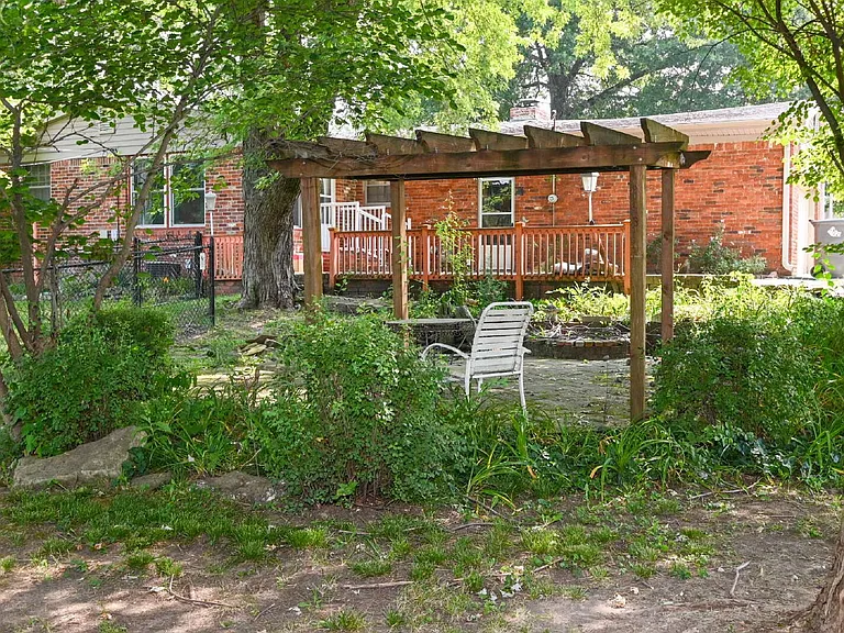 7146 S Meridian St — Photo 50